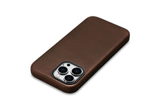 Заредете изображение във визуализатора на галерията – MagSafe-compatible leather case for iPhone 15 Pro iCarer Oil Wax Premium Leather - brown
