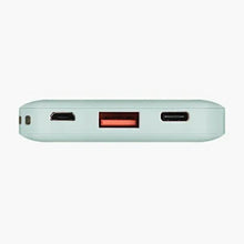Заредете изображение във визуализатора на галерията – Uniq Powerbank Fuele mini 8000mAh USB-C 18W PD Fast charge green/green
