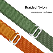 Заредете изображение във визуализатора на галерията – Nylon loop for Apple Watch 42/44/45/49 design 2 black
