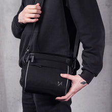 Заредете изображение във визуализатора на галерията – Wozinsky bicycle handlebar bag bike shoulder bag black (WBHBB-01)
