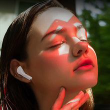 Заредете изображение във визуализатора на галерията – Choetech TWS wireless headphones with charging case white (BH-T08)
