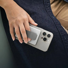 Заредете изображение във визуализатора на галерията – Uniq Heldro ID magnetic wallet with support and band - navy blue
