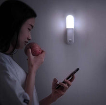 Заредете изображение във визуализатора на галерията – Baseus led (white light) aisle light with motion detector + cable for charging dgsun-gb02 white - TopMag
