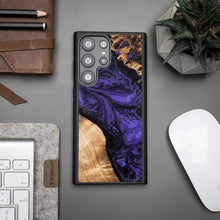 Заредете изображение във визуализатора на галерията – Wood and Resin Case for Samsung Galaxy S23 Ultra Bewood Unique Violet - Purple and Black
