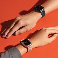 Заредете изображение във визуализатора на галерията – UNIQ pasek Aspen Apple Watch 40/38/41mm Series 4/5/6/7/8/SE/SE2 Braided DE różowy/citrus pink
