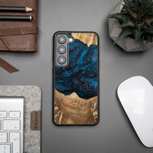 Заредете изображение във визуализатора на галерията – Wood and resin case for Samsung Galaxy S23 Bewood Unique Neptune - navy blue and black
