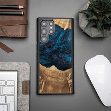 Заредете изображение във визуализатора на галерията – Wood and resin case for Samsung Galaxy S22 Ultra Bewood Unique Neptune - navy blue and black
