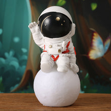 Заредете изображение във визуализатора на галерията – Night lamp L20 Astronaut
