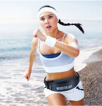 Заредете изображение във визуализатора на галерията – Ultimate Waterproof Running Belt with headphone outlet green

