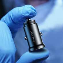 Заредете изображение във визуализатора на галерията – Joyroom JR-CCN05 30W USB-A USB-C mini car charger - black
