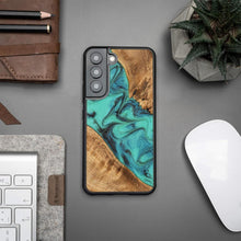 Заредете изображение във визуализатора на галерията – Wood and resin case for Samsung Galaxy S22 Bewood Unique Turquoise - turquoise and black
