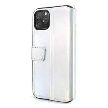 Заредете изображение във визуализатора на галерията – Guess GUFLBKN58BLD iPhone 11 Pro srebrny/silver book Iridescent - TopMag
