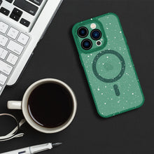 Заредете изображение във визуализатора на галерията – Tel Protect Magnetic Splash Frosted Case for Iphone 13 Pro Green
