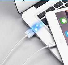 Заредете изображение във визуализатора на галерията – Ugreen cable USB - Lightning MFI 1m 2,4A white (20728) - TopMag
