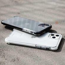 Заредете изображение във визуализатора на галерията – UNIQ etui Combat iPhone 11 Pro Max czarny/carbon black - TopMag
