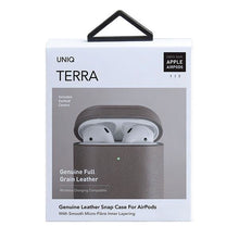 Заредете изображение във визуализатора на галерията – UNIQ etui Terra AirPods 1/2 gen. Genuine Leather beżowy/beige - TopMag
