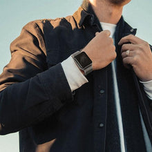 Заредете изображение във визуализатора на галерията – UNIQ pasek Dante Apple Watch Series 4/5/6/7/8/SE/SE2 42/44/45mm Stainless Steel srebrny/sterling silver - TopMag
