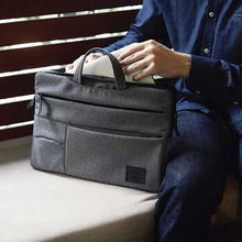 Заредете изображение във визуализатора на галерията – UNIQ torba Cavalier laptop Sleeve 15" czarny/charcoal black - TopMag
