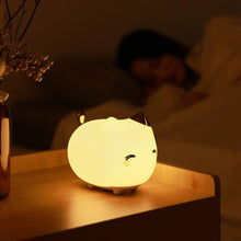 Заредете изображение във визуализатора на галерията – Baseus silicone LED bedside lamp for children 3 light modes kitten white (DGAM-A02) - TopMag
