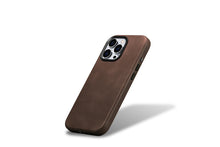Заредете изображение във визуализатора на галерията – MagSafe-compatible leather case for iPhone 15 Pro iCarer Oil Wax Premium Leather - brown
