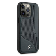 Заредете изображение във визуализатора на галерията – Mercedes MEHCP13LCDONA iPhone 13 Pro / 13 6,1" granatowy/navy hardcase Leather Perforated Area

