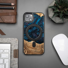 Заредете изображение във визуализатора на галерията – Wood and Resin Case for iPhone 13 MagSafe Bewood Unique Neptune - Navy and Black
