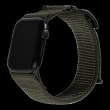 Заредете изображение във визуализатора на галерията – UAG Active - universal nylon strap for Apple Watch 49mm/45mm/44mm/42mm (Apple Watch series: 1-3 r.42, 4-8, SE, Ultra r.45) (foliage green)
