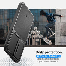 Заредете изображение във визуализатора на галерията – Spigen Optik Armor case for Samsung Galaxy S24 - black
