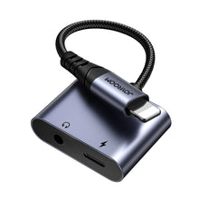 Заредете изображение във визуализатора на галерията – Joyroom SY-L01 Lightning to Lightning / 3.5 mm mini jack DAC adapter 2in1 - black

