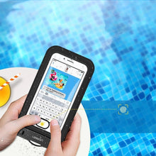 Заредете изображение във визуализатора на галерията – Ugreen universal waterproof cover phone case (max 6.0``) for swimming pool by the water IPX8 black (50919 LP186) - TopMag
