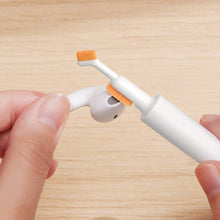 Заредете изображение във визуализатора на галерията – Baseus headphone cleaning brush white (NGBS000002)
