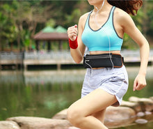 Заредете изображение във визуализатора на галерията – Ugreen running belt reflective reflectors waist bag for phone case with earphone outlet black (20818 lp112) - TopMag

