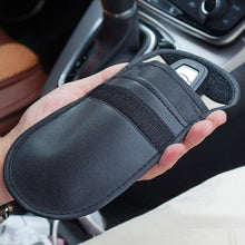Заредете изображение във визуализатора на галерията – Anti-theft Car Key Pouch Radio Blocking Pouch Keyless Faraday Box Faraday Cage 14cm with 10cm Black - TopMag

