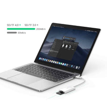 Заредете изображение във визуализатора на галерията – Ugreen memory card reader OTG SD 4.0 / micro SD (TF) 4.0 (UHS-II, UHS-2 - 280 MBps) to USB Type C 3.2 Gen 1 white (CM265 60724) - TopMag
