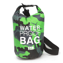 Заредете изображение във визуализатора на галерията – Waterproof Dry Bag Type 1 5L green camouflage
