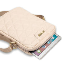 Заредете изображение във визуализатора на галерията – Guess Torba GUTB10QLPK 10" różowa/pink Quilted Tablet Bag - TopMag
