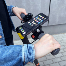 Заредете изображение във визуализатора на галерията – Wozinsky bicycle phone holder on the handlebar black (WBHBK1) - TopMag
