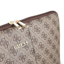 Заредете изображение във визуализатора на галерията – Guess Sleeve GUCS134GB 13" brązowy /brown 4G UPTOWN - TopMag
