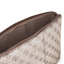 Заредете изображение във визуализатора на галерията – Guess Sleeve GUCS134GB 13" brązowy /brown 4G UPTOWN - TopMag
