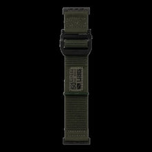 Заредете изображение във визуализатора на галерията – UAG Active - universal nylon strap for Apple Watch 49mm/45mm/44mm/42mm (Apple Watch series: 1-3 r.42, 4-8, SE, Ultra r.45) (foliage green)
