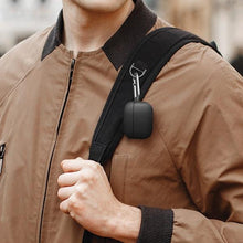 Заредете изображение във визуализатора на галерията – UNIQ etui Vencer AirPods Pro Silicone szary/charcoal dark grey - TopMag
