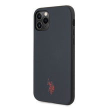 Заредете изображение във визуализатора на галерията – US Polo USHCN58PUNV iPhone 11 Pro granat owy/navy Polo Type Collection - TopMag
