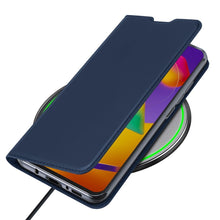 Заредете изображение във визуализатора на галерията – DUX DUCIS Skin Pro Bookcase type case for Samsung Galaxy M31s blue - TopMag

