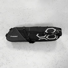 Заредете изображение във визуализатора на галерията – Wozinsky spacious bicycle saddle bag saddle bag large 12l black (WBB9BK) - TopMag
