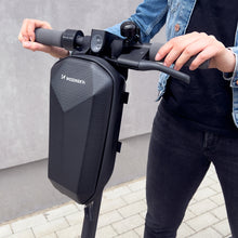 Заредете изображение във визуализатора на галерията – Wozinsky waterproof scooter handlebar bag 4l handlebar bag black (WSB2BK) - TopMag
