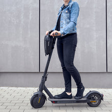 Заредете изображение във визуализатора на галерията – Wozinsky waterproof scooter handlebar bag 3l handlebar bag black (WSB4BK) - TopMag
