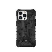 Заредете изображение във визуализатора на галерията – UAG Pathfinder - protective case for iPhone 13 Pro (midnight camo) [go]
