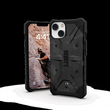 Заредете изображение във визуализатора на галерията – UAG Pathfinder - protective case for iPhone 13/14 (midnight camo)
