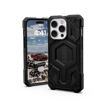 Заредете изображение във визуализатора на галерията – ( uag ) urban armor gear monarch гръб за  iphone 14 pro max compatible with magsafe kevlar black
