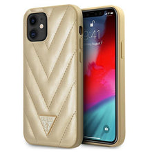 Заредете изображение във визуализатора на галерията – Guess GUHCP12SPUVQTMLBE iPhone 12 mini 5,4" złoty/gold hardcase V-Quilted Collection - TopMag
